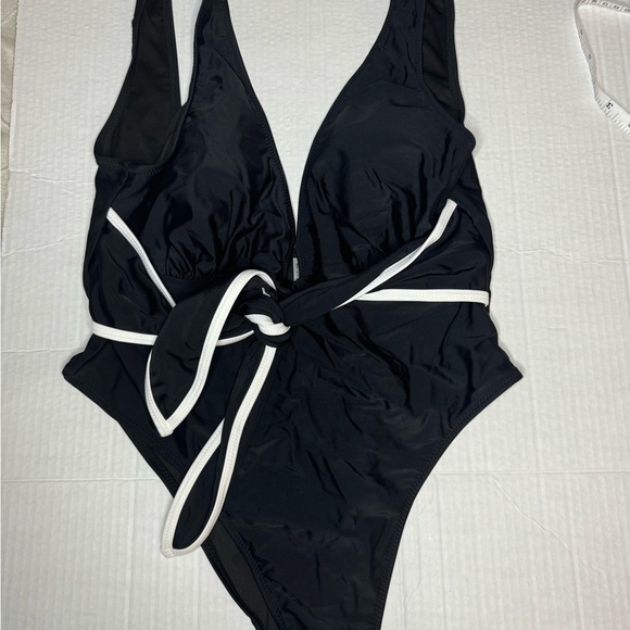 NWT deep v neck swimsuit - Picture 5 of 5